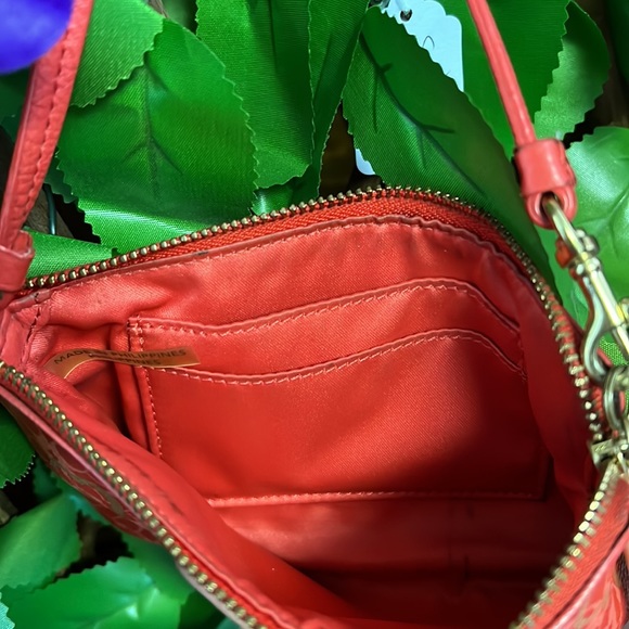 Coach - Picture 3 of 4